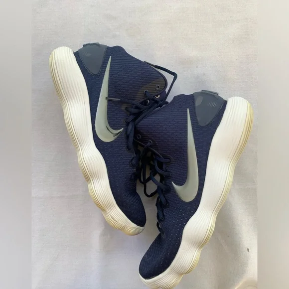 Nike Men Hyperdunk Shoes - Picture 4 of 12